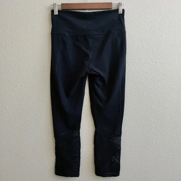 Athleta | Mantra High Rise Capri Mesh Panels Pants Size S - Picture 9 of 16